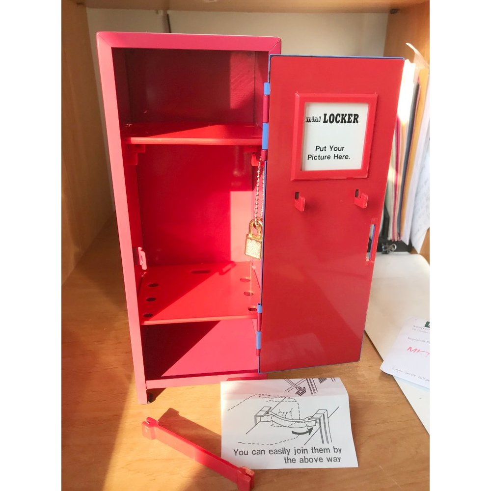 Hello Kitty Sanrio 2002 Mini Metal Locker Storage - Picture 13 of 14